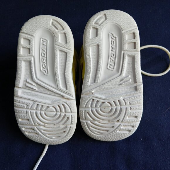 Nike Air Jordan's Children's Shoes 4C Yellow/White Max Aura - Picture 8 of 8